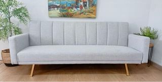 Divano letto disponibile in vari colori