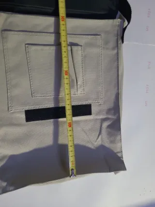 Portadocumentos bandolera beige y negro