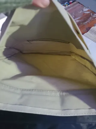 Portadocumentos bandolera beige y negro