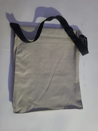 Portadocumentos bandolera beige y negro