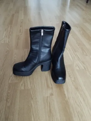 Botas/botines negros de tacón y olay