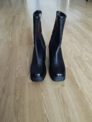 Botas/botines negros de tacón y olay