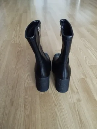 Botas/botines negros de tacón y olay