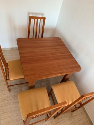 Mesa comedor extensible con 4 sillas 90x90x77