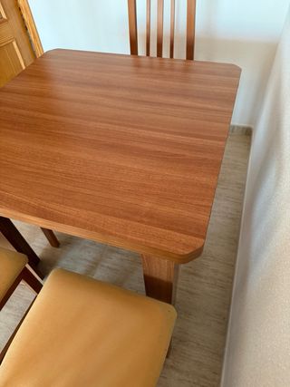 Mesa comedor extensible con 4 sillas 90x90x77