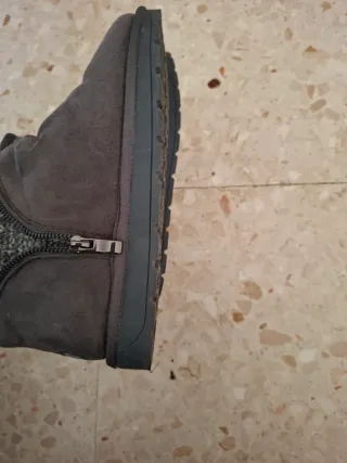 Botines grises cómodos con cremallera y muy cálido