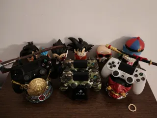 Mandos PS4 DualShock 4 V2 originales y bases.