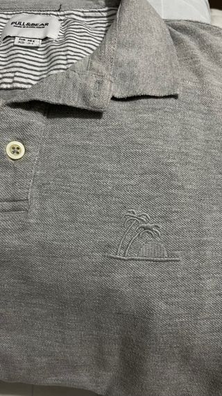 Polo Pull and Bear Gris Talla S