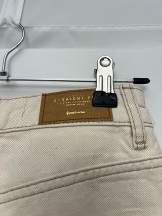 Pantalón Stradivarius crema ancho