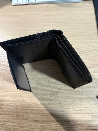 Cartera de hombre negra con detalle bandera España