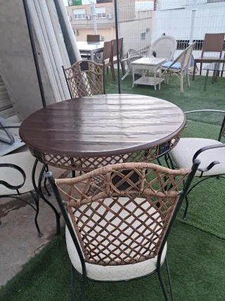 Conjunto mesa redonda y 4 sillas jardín