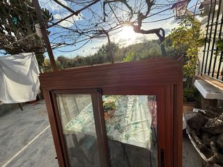Ventana corredera aluminio marrón