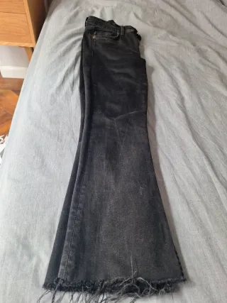 Pantalón vaquero Zara negro flare