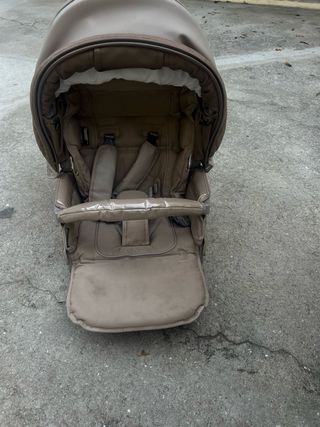 Carrinho de bebé e acessórios