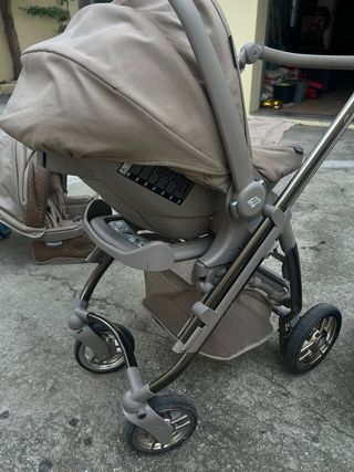 Carrinho de bebé e acessórios