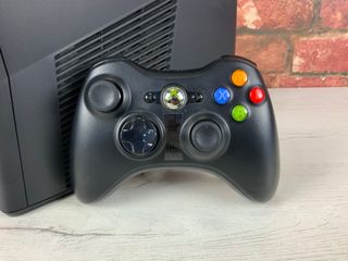 Console Xbox 360 Slim 4GB Nero