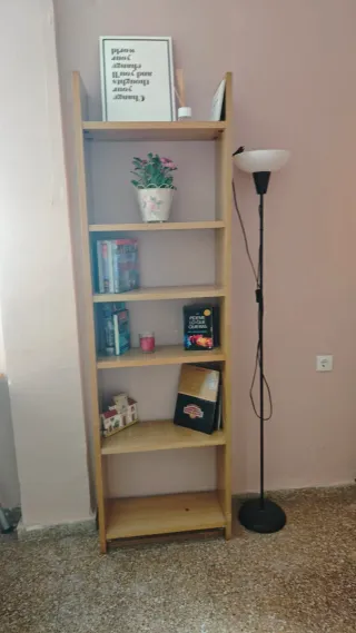 Estantería de madera