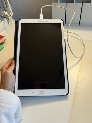 Samsung Galaxy Tab A - INCLUYE FUNDA + CARGADOR