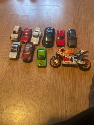 Lote 10 coches y moto de juguete