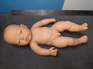 Muñeco bebé niño recién nacido