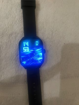 Reloj Inteligente Negro con su cable