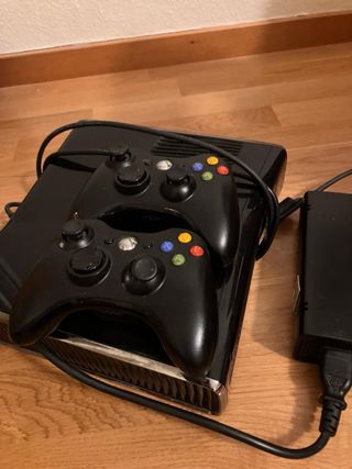Xbox 360 Negra + 2 Mandos
