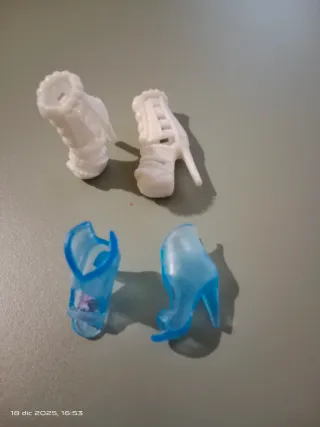 Zapatos Barbie tacón blanco y azul