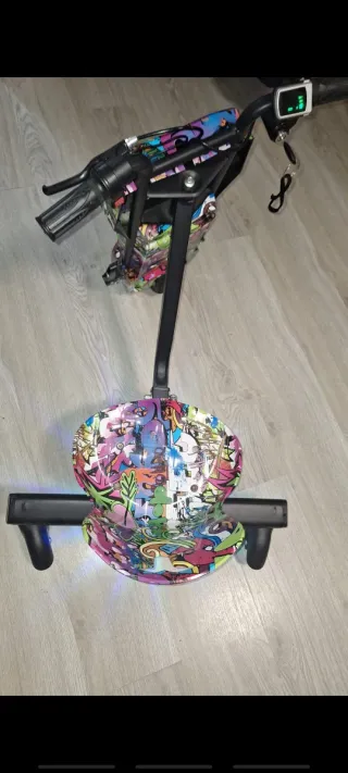 Patinete eléctrico graffiti