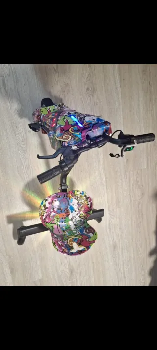 Patinete eléctrico graffiti