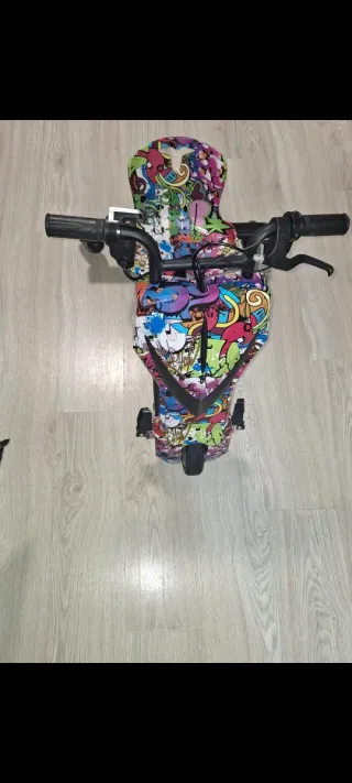 Patinete eléctrico graffiti