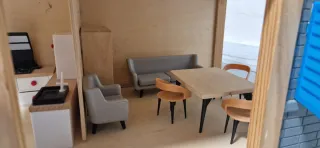 Casa de muñecas de madera