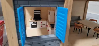 Casa de muñecas de madera