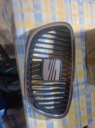 Parrilla Seat León 2 Cromada