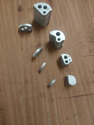 Lote piezas metálicas NICOLAS