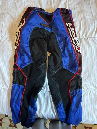 Pantalón de moto azul y negro
