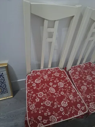 Sillas de comedor con cojines florales