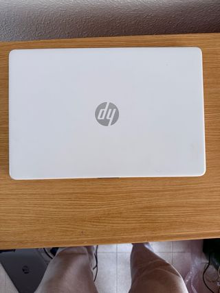 Portátil HP 15.6’’Blanco AMD ATHLON SSD como nuevo