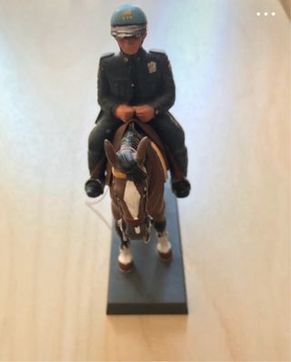 Soldatino piombo poliziotto con cavallo