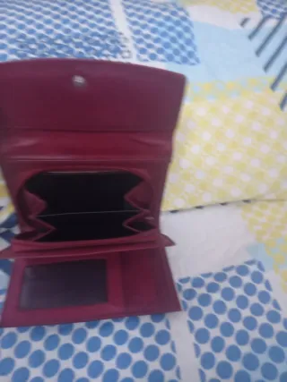 Cartera de piel burdeos