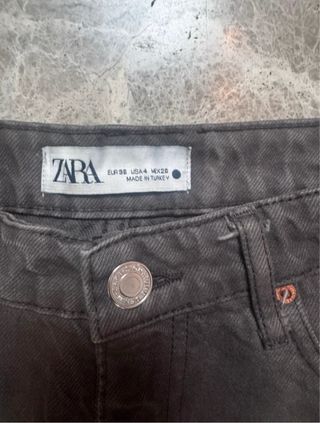 Zara High-Rise Washed Black Straight-Leg Jeans vir