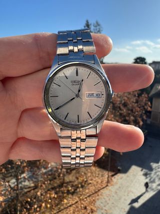Reloj Seiko Quartz Plata y Blanco