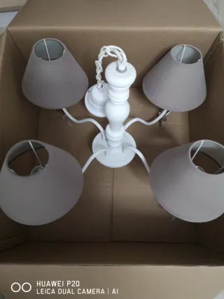 Lámpara colgante blanca desmontada