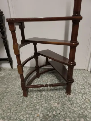 Escalera de biblioteca de madera