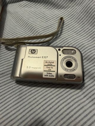 Cámara HP Photosmart E327 Plata