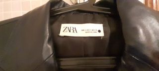 Blazer Zara polipiel cropped azul Talla M