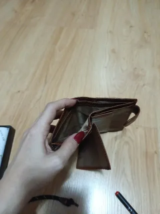 Billetera de caballero de piel marrón nueva