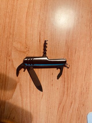 Navaja multiusos de metal