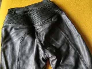 Pantalón moto cuero  mujer