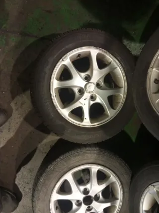 Llantas Toyota Yaris (4 unidades)