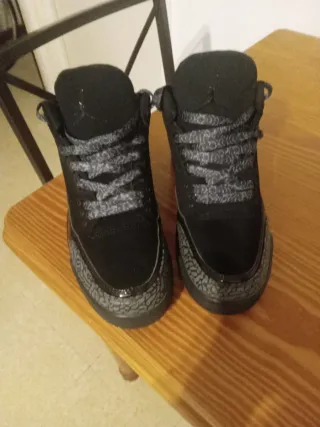 Deportivas Jordan Negras y Grises